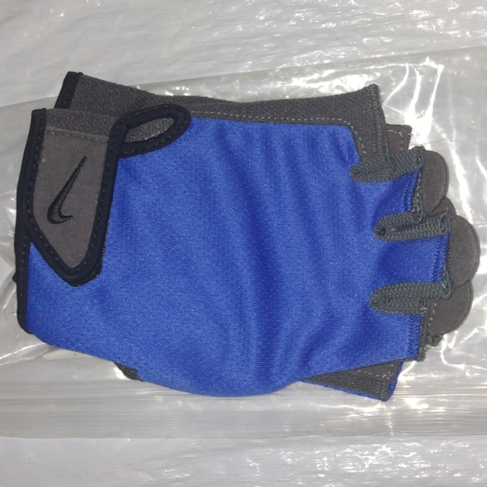 Nike men's essential fitness gloves